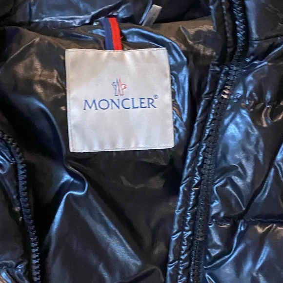 Moncler black jacket. 2 front pockets. Littler pocket on one sleeve with logo. - Picture 2 of 10